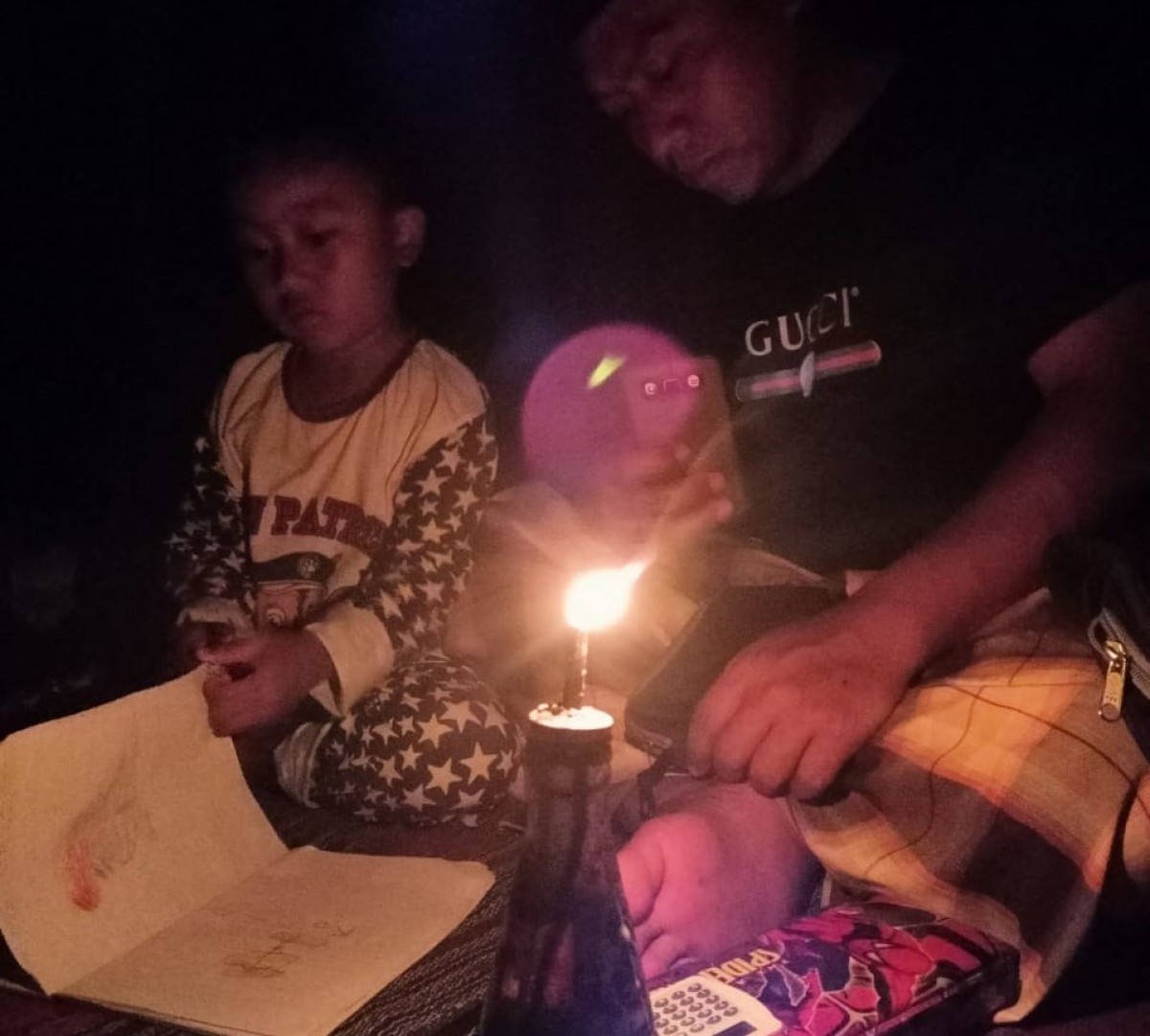 Warga Ngebel Ponorogo Tanpa Listrik PLN Akibat Tanah Longsor