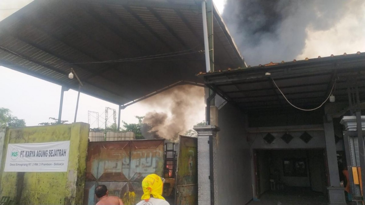 Gudang Pabrik Thinner di Sidoarjo Terbakar, 3 Pekerja Jadi Korban Ledakan