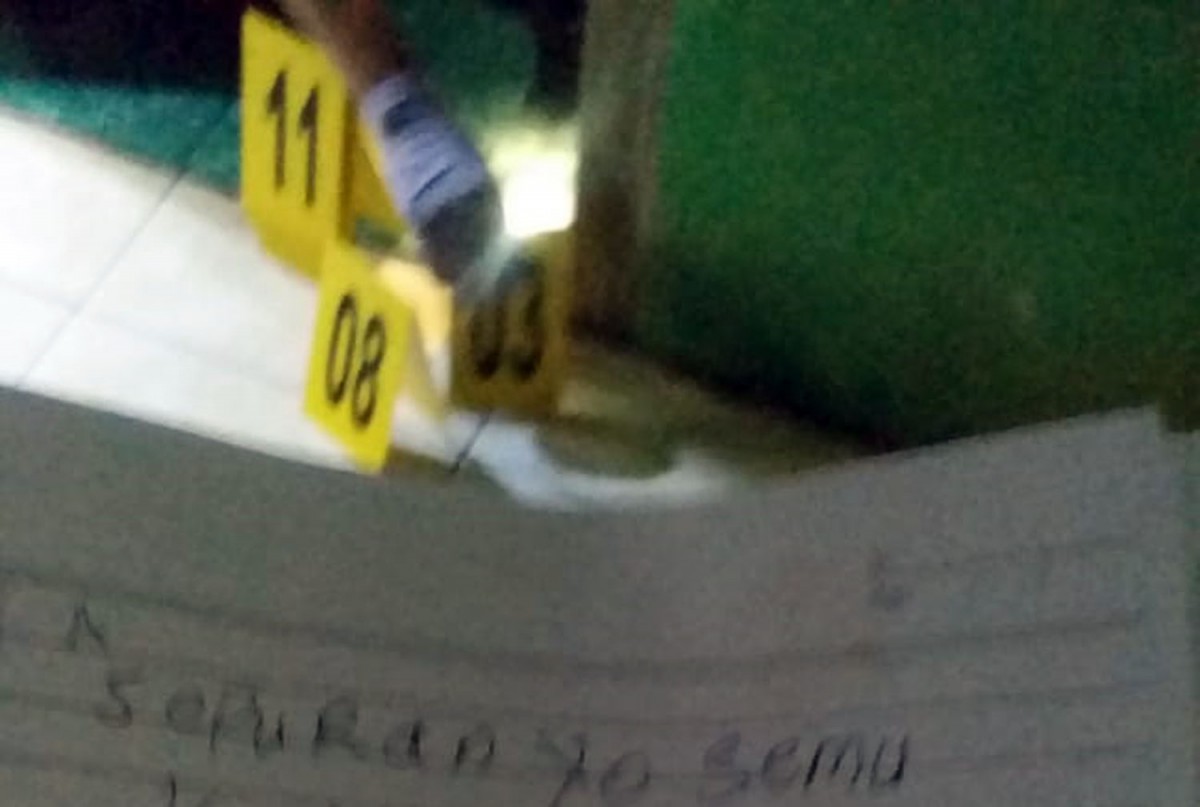 Surat wasiat ibu di Tulungagung yang ajak anaknya bunuh diri (Foto: Polres Tulungagung)