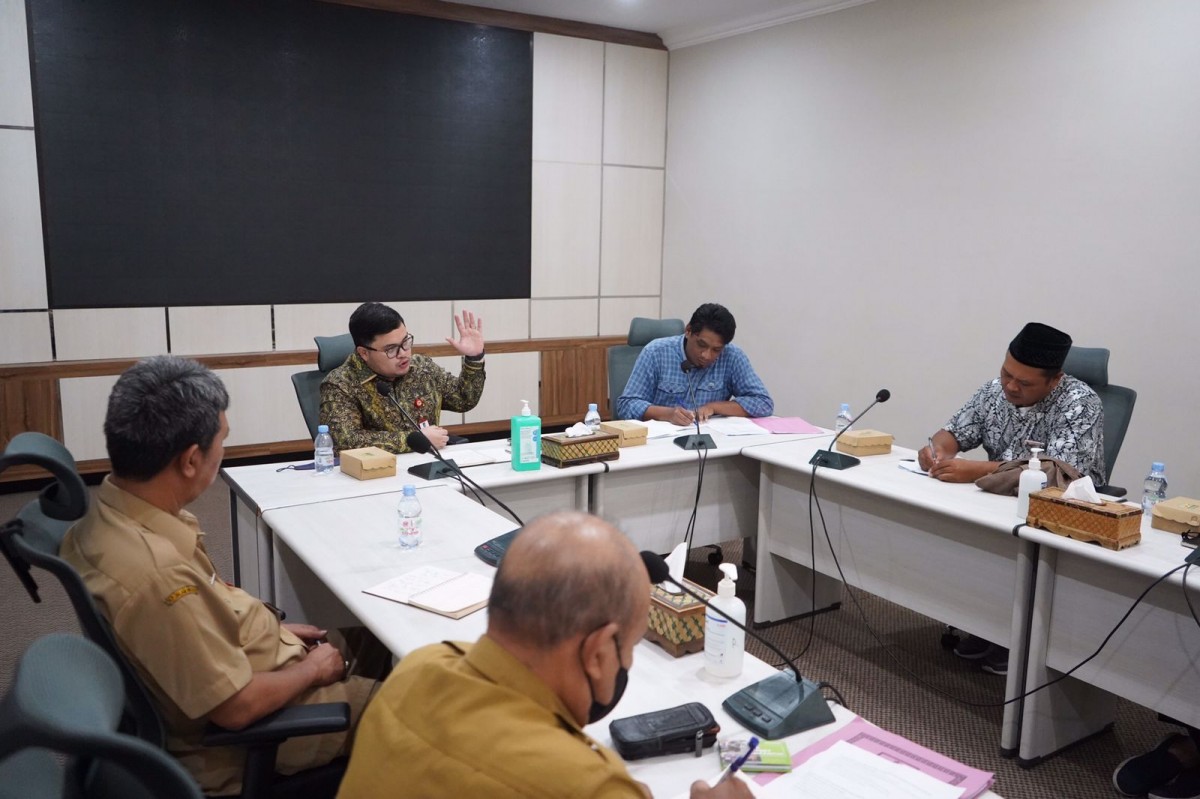 Mas Dhito All Out Bangun Kampung Inggris, Genjot Infrastruktur, Tingkatkan SDM