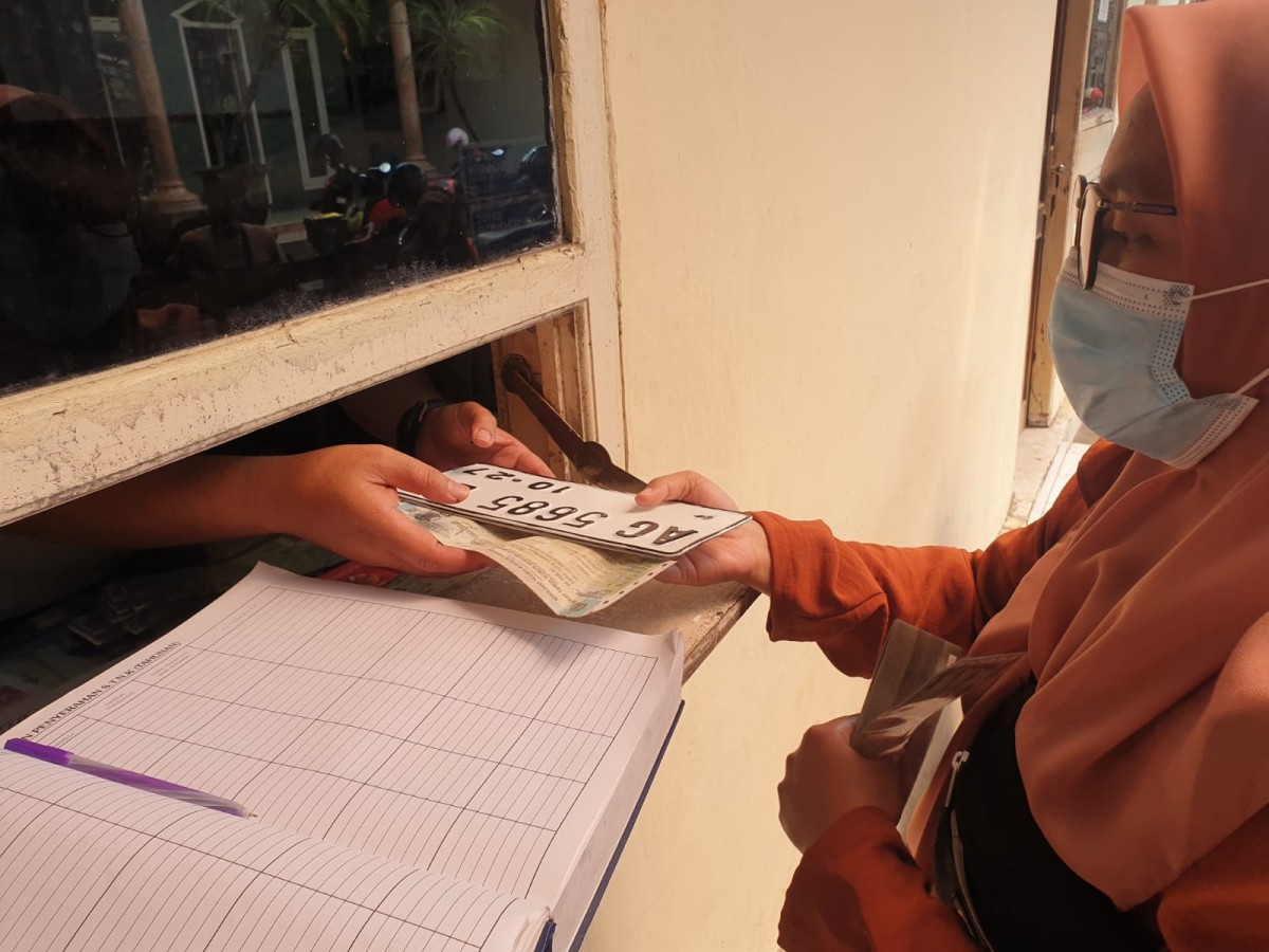 Pelat Nomor Polisi Putih Mulai Berlaku, Jangan Dicat Sendiri!