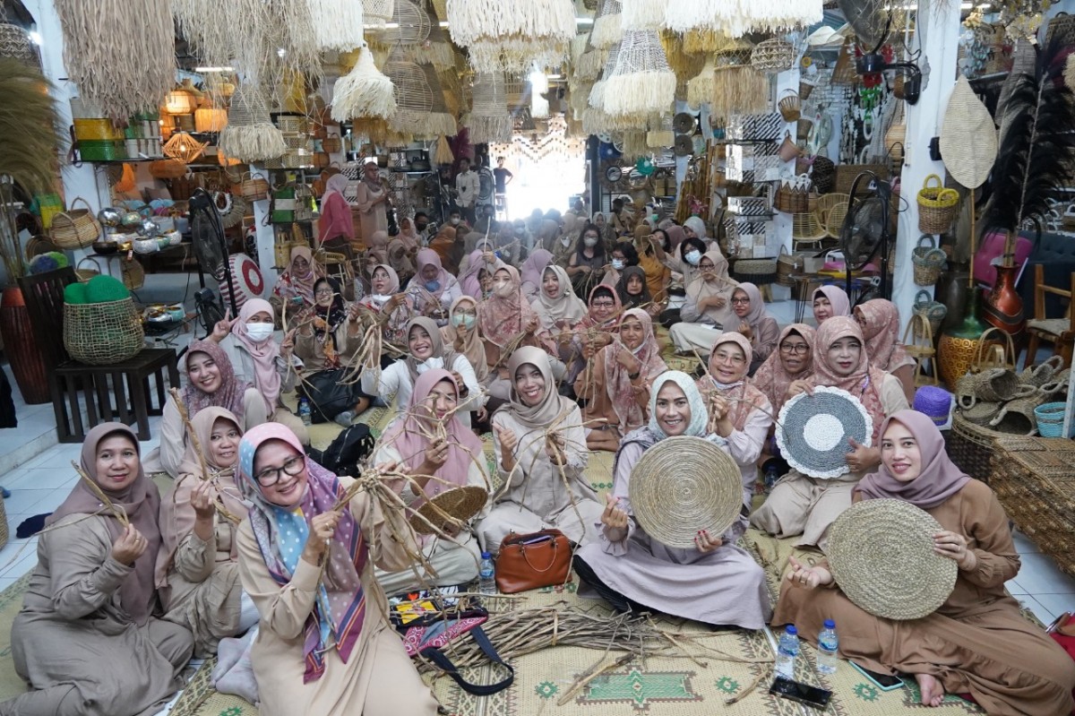 Pelatihan handycraft untuk pengurus PKK Kabupaten Kediri (Foto: Humas Pemkab Kediri/jatimnow.com)