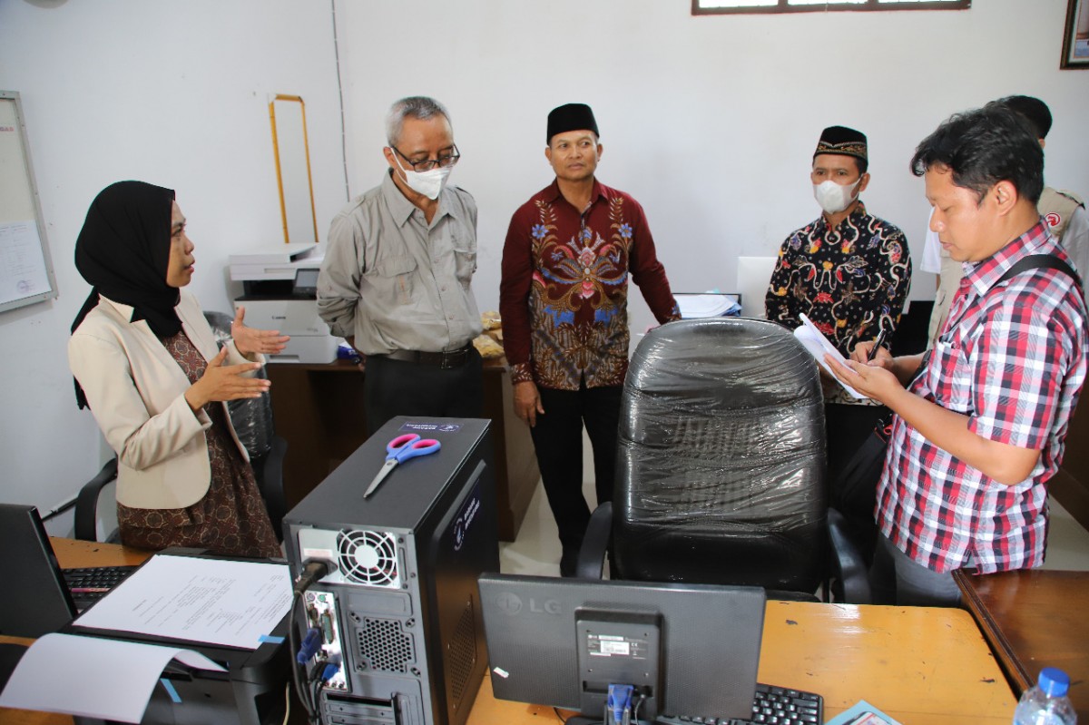 BEM Untag Surabaya Digitalisasikan Desa Wateswinangun Melalui PPK Ormawa