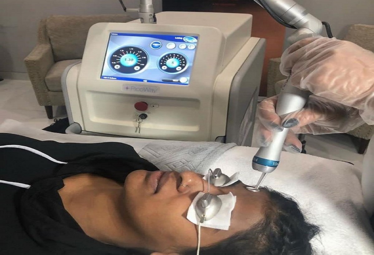 Alat laser PicoWay untuk perawatan kecantikan. (Foto: Zain Ahmad/jatimnow.com)