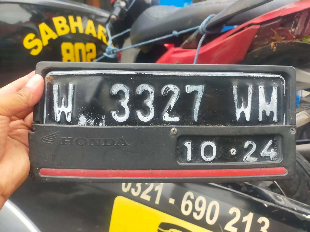 Motor yang mengalami rem blong sehingga mengakibatkan satu orang tewas. (Foto: Jaka for jatimnow.com)