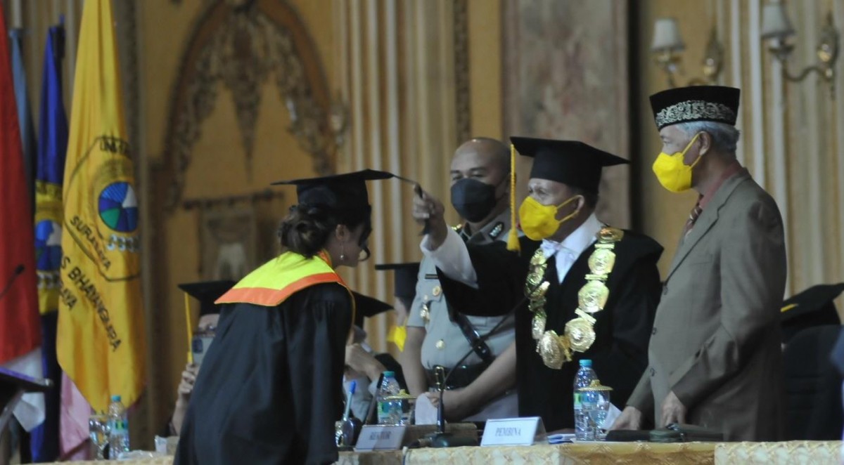 Prosesi Wisuda Sarjana Angkatan ke-53 dan Magister Angkatan ke-29 Tahun 2022 Ubhara Surabaya (Foto-foto: Fahrizal Tito/jatimnow.com)