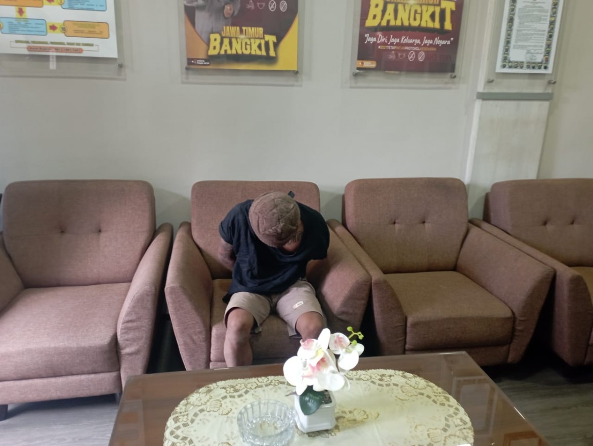 Salah satu pelaku kekerasan seksual terhadap anak yang diamankan Unit PPA Satreskrim Polres Malang (Foto: Galih Rakasiwi/jatimnow.com)