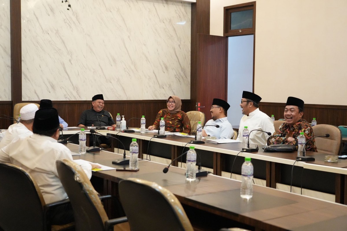 Pimpinan DPRD Jatim bersama pengurus PWNU Jatim di Kantor PWNU, Jalan Masjid Agung Timur, Gayungan, Surabaya (Foto: Dok. Fad for jatimnow.com)