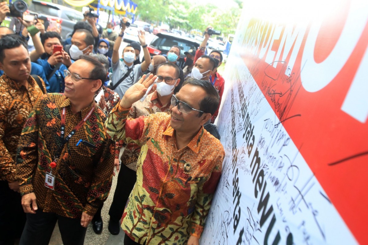 Menkopolhukam RI Prof Dr H Mahfud MD saat hadir dalam Konferensi Forum Rektor Indonesia 2022 di Unair Surabaya (Foto: Fahrizal Tito/jatimnow.com)