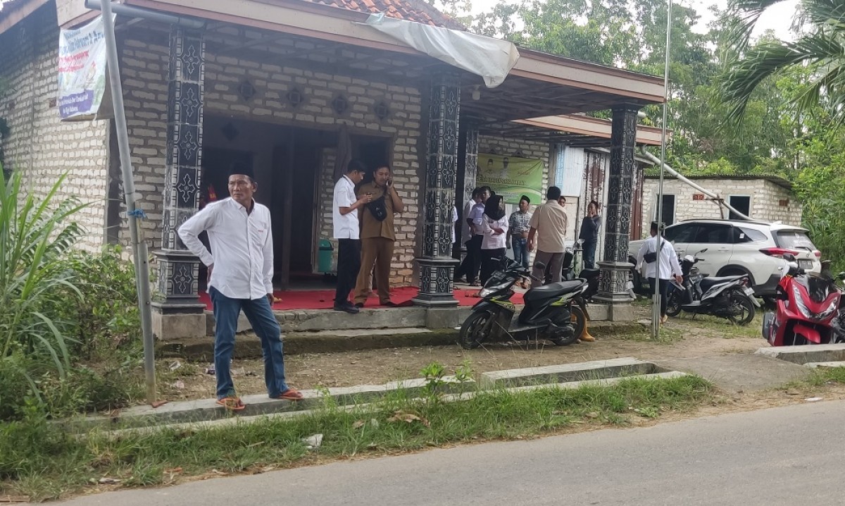 Kegiatan monev inspektorat yang dilakukan di Desa Batuporo Barat, Kec. Kedungdung, Sampang. (Foto: warga Desa Batuporo for jatimnow.com)