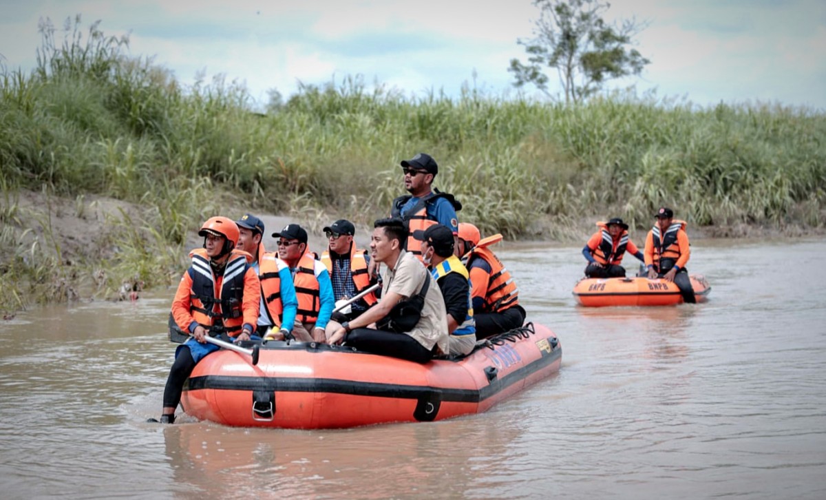 Antisipasi Banjir Tahunan di Gresik, Gus Yani Susuri Sungai Kali Lamong
