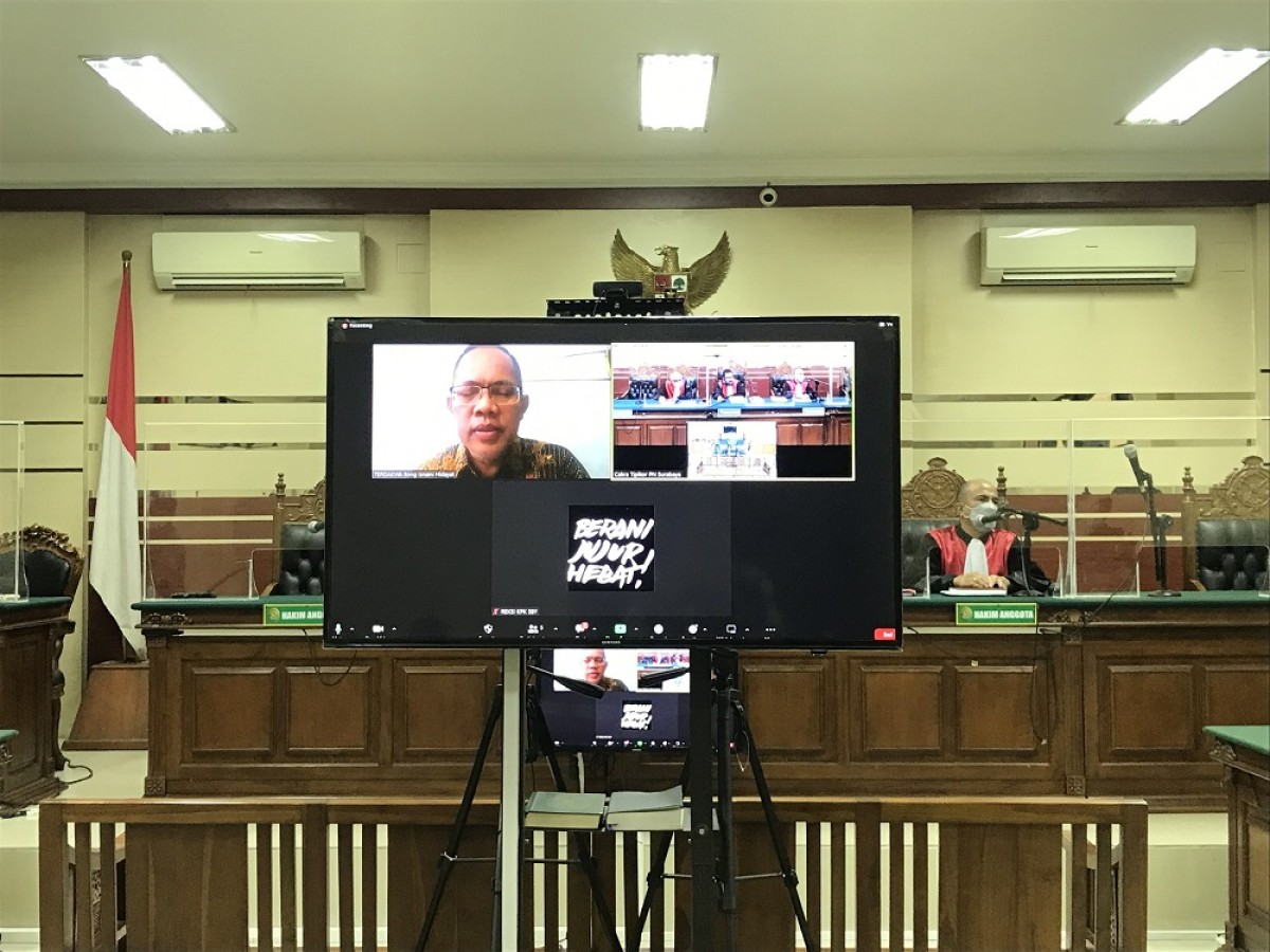 Sidang lanjutan kasus dugaan suap dengan terdakwa Itong Isnaeni Hidayat. (Foto: Zainul Fajar/jatimnow.com)