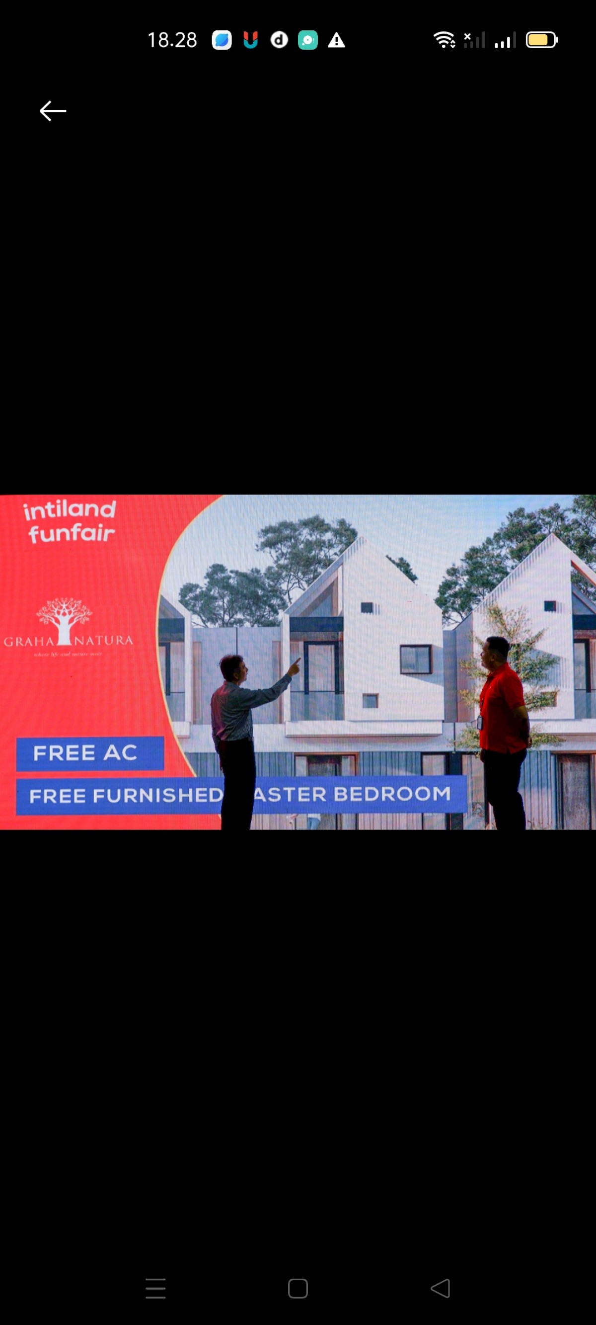 Direktur Pemasaran Intiland untuk Surabaya Harto Laksono (kiri) bersama Yudhi Brahmanto Marketing Research & Development Manager menjelaskan peluncuran program promo spesial Intiland FunFair di Surabaya. (Intiland for jatimnow)