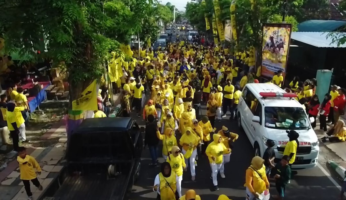 DPD Golkar Pamekasan saat gerak jalan sekaligus konsolidasi persiapan Pemilu 2024. (Foto: Syaiful Anam for jatimnow.com)