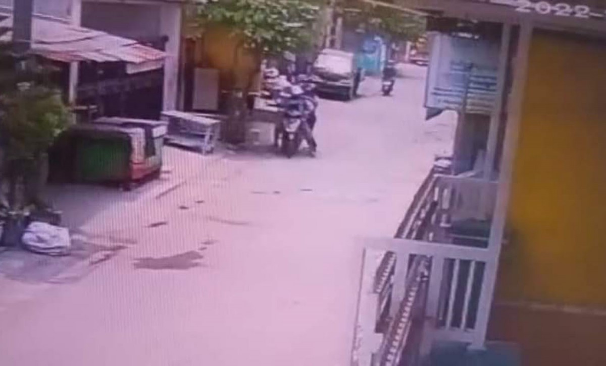 Pura-pura Beli Minuman, Jambret Rampas Kalung Emak-emak di Sidoarjo