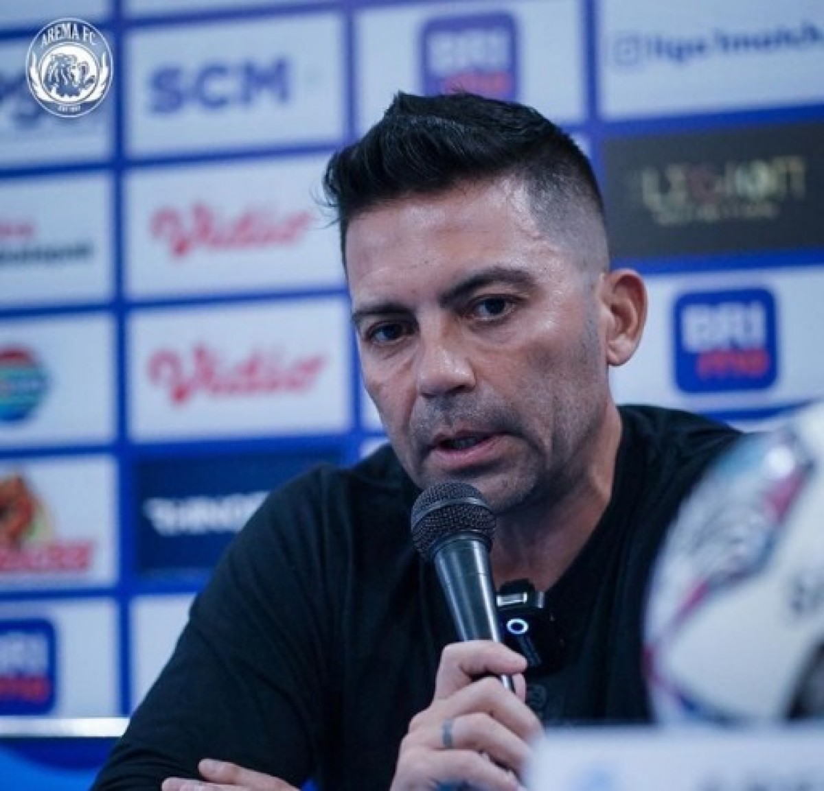 Pelatih Arema FC Javier Roca.(Foto: Arema Official)