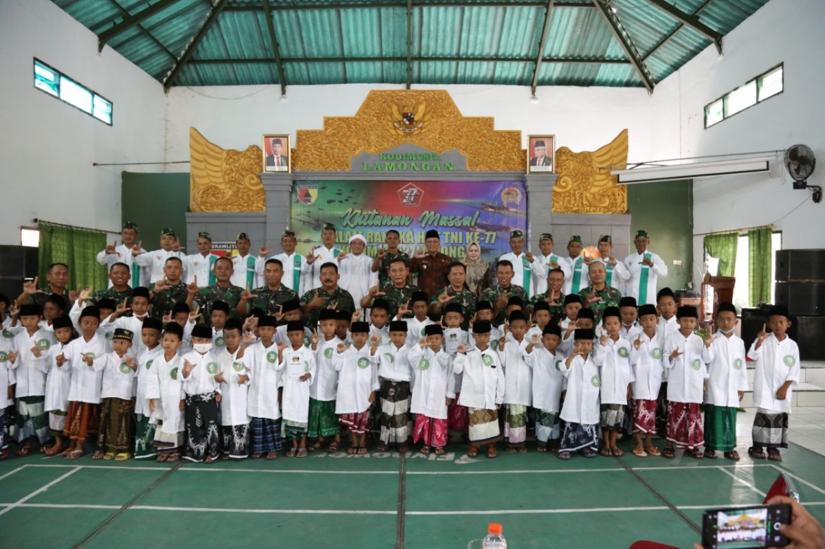 Kegiatan khitan massal di Makodim 0812 Lamongan.(Foto: Humas Kodim Lamongan for jatimnow.com)