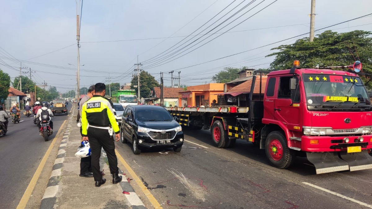Pelajar Tewas Tertabrak Truk Trailer gegara Hindari Porang Jatuh