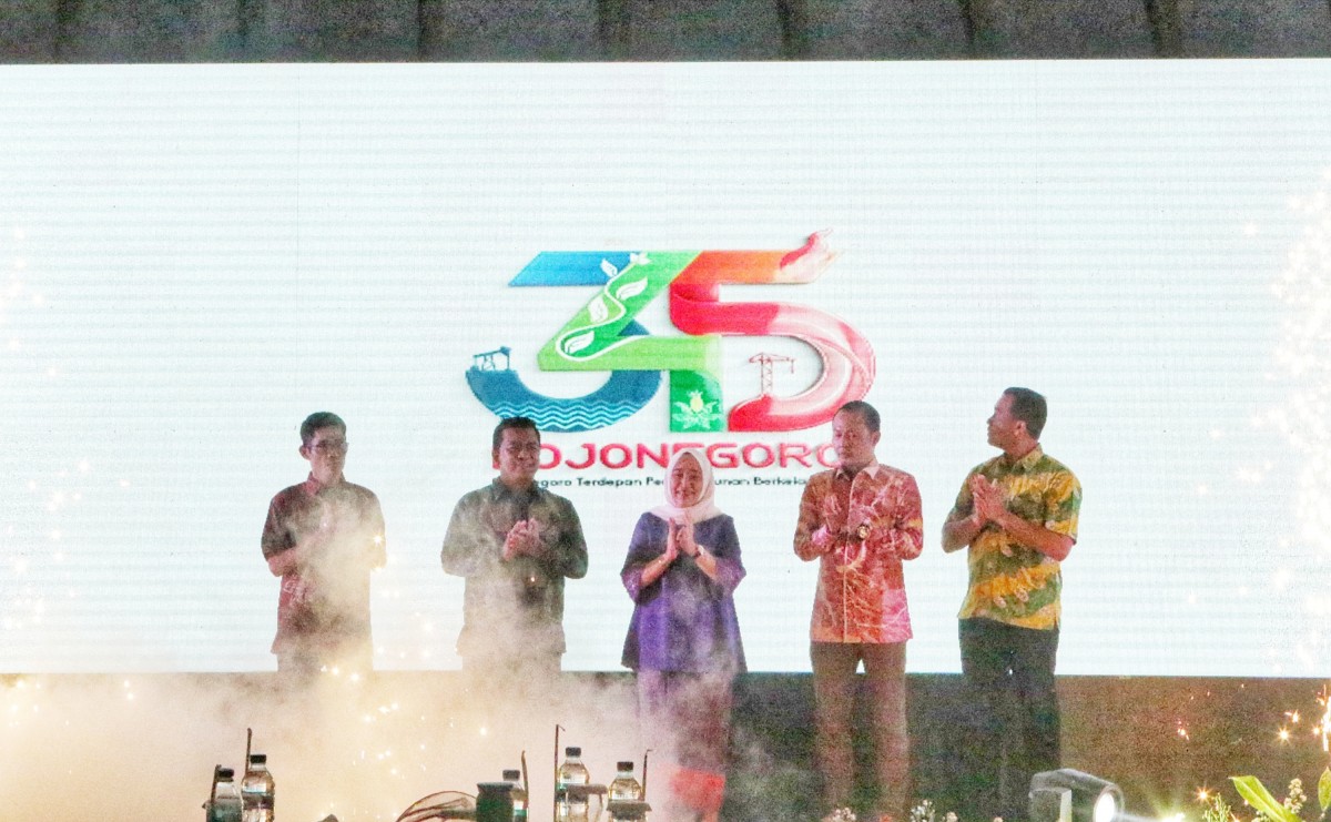 Bupati Bojonegoro Anna Mu'awanah saat launching logo HJB ke-345. (Foto: Humas Pemkab Bojonegoro/jatimnow.com)