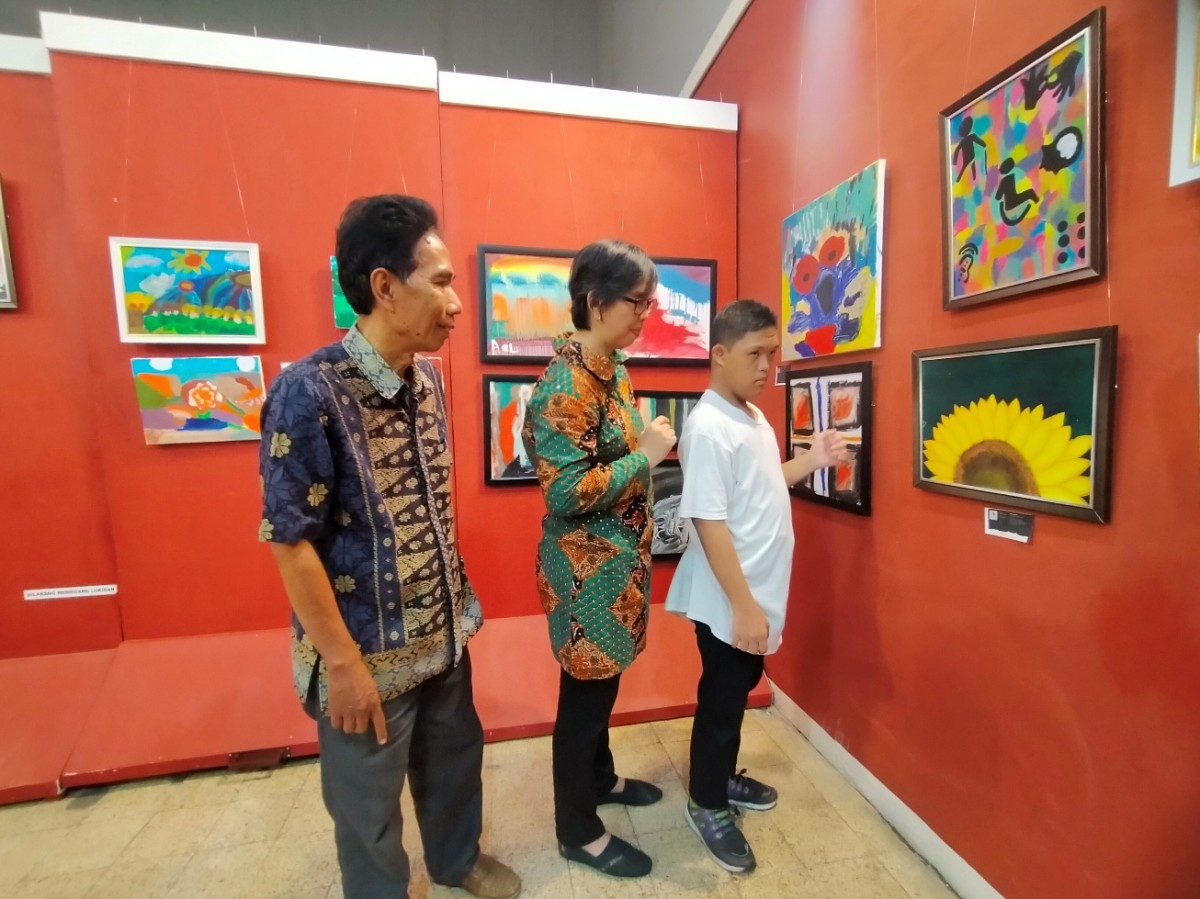 Lukisan karya anak berkebutuhan khusus.(Foto: Fahrizal Tito)
