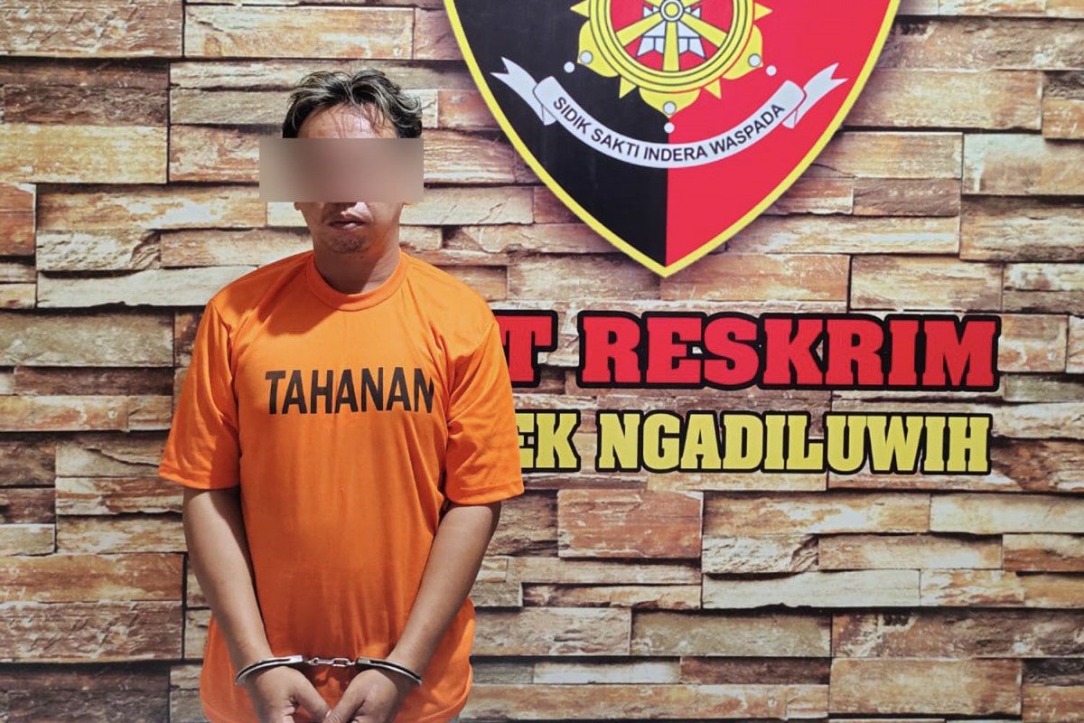 Maling rokok saat diamankan (Foto: Polsek Ngadiluwih/jatimnow.com)