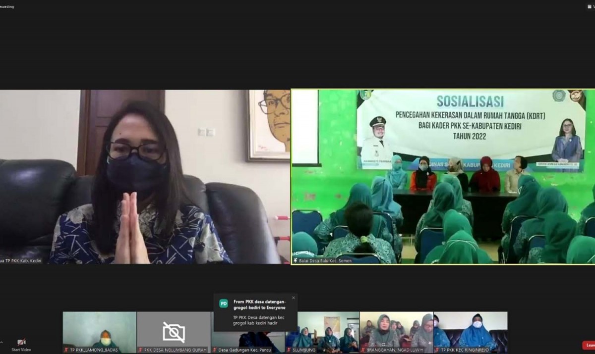 Mbak Cicha dalam sosialisasi pencegahan KDRT bagi kader PKK se Kabupaten Kediri (Foto: Tangkapan layar video)