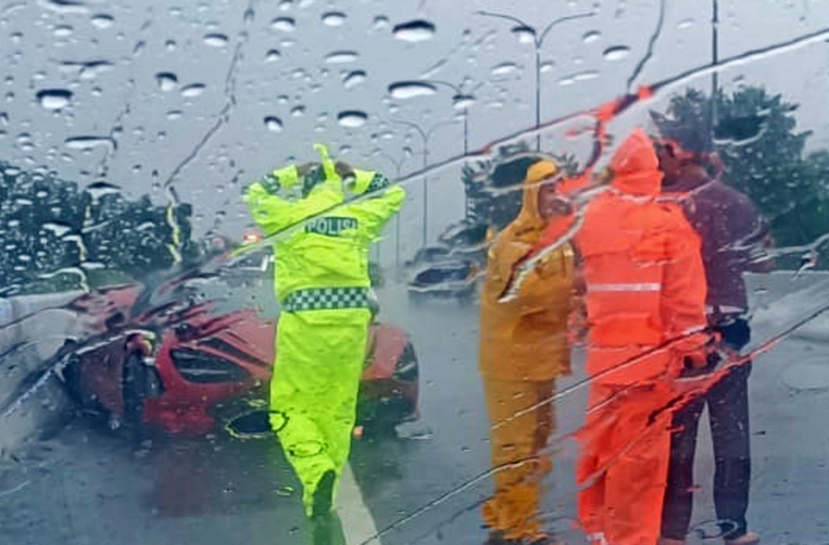 Pilihan Pembaca: Mobil McLaren, Bacaleg PPP Lamongan, Hujan Angin