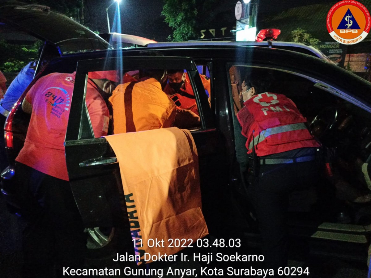 Kondisi kendaraan usai kecelakaan.(Foto: BPBD Kota Surabaya for jatimnow.com)