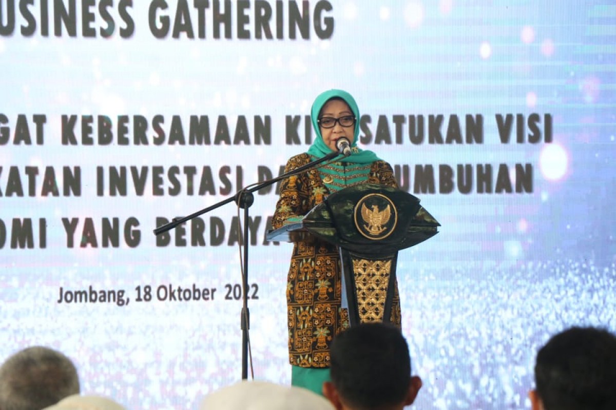 Bupati Jombang Mundjidah Wahab saat membuka Business Gathering dan Pameran produk Unggulan Jombang. (Foto: Humas Pemkab Jombang/jatimnow.com)