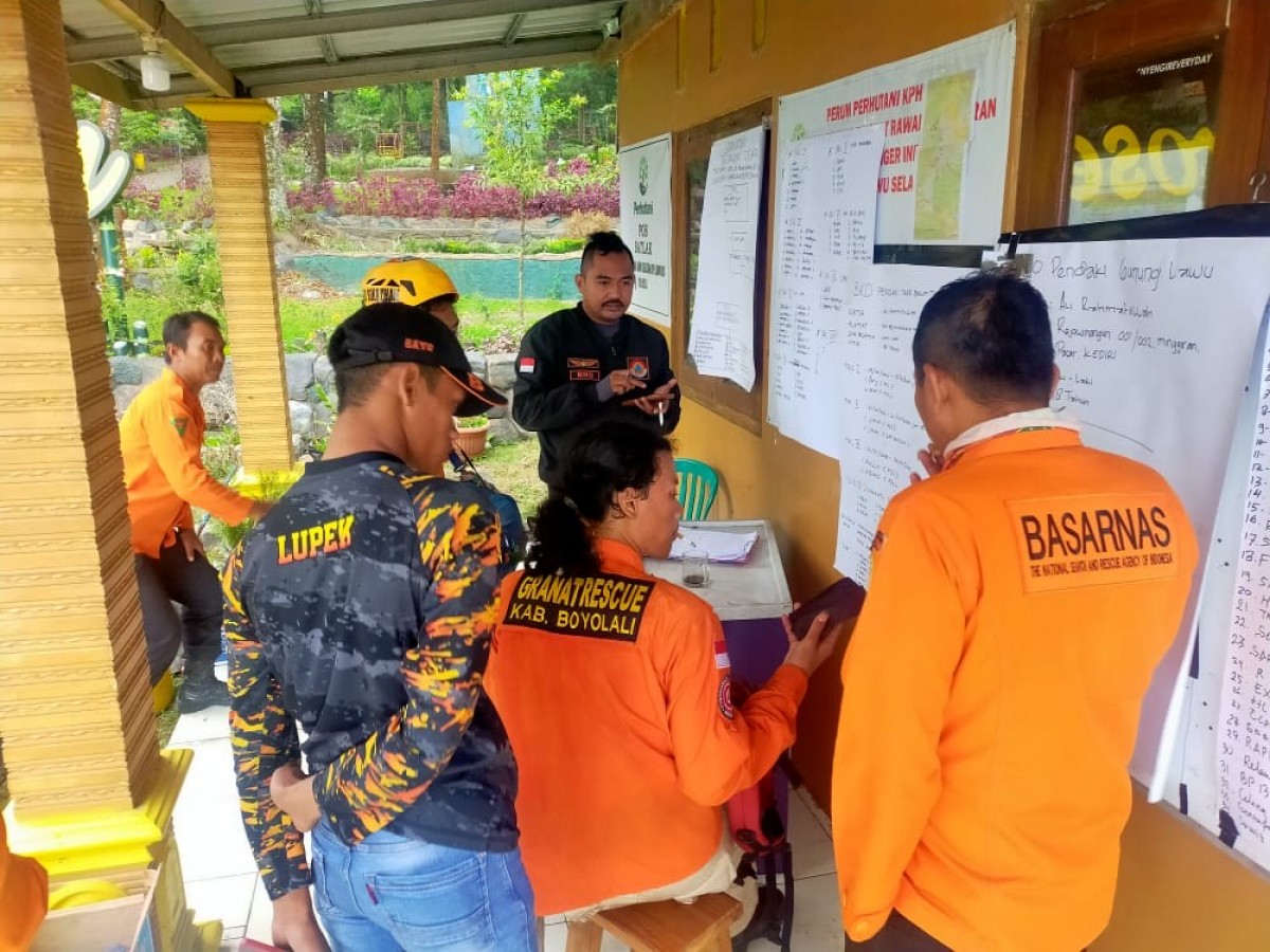 Pencarian pendaki hilang di Gunung Lawu.(Foto: Dok. Tim SAR)