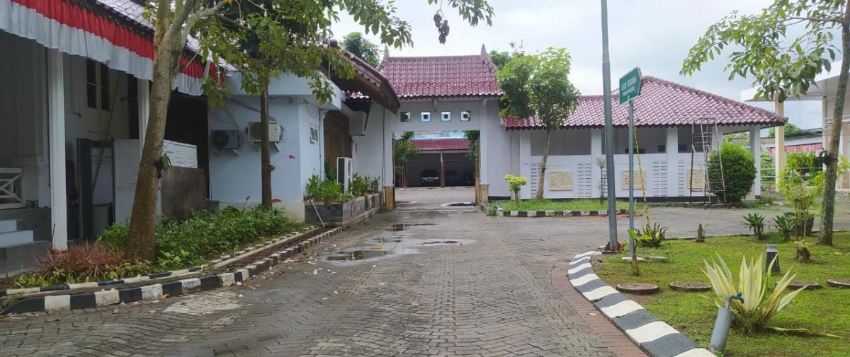 Situasi terkini Pendopo Agung Bangkalan terlihat sepi setelah dilakukan penggeledahan di sejumlah instansi pemerintah oleh KPK.(Foto: Fathor Rahman)