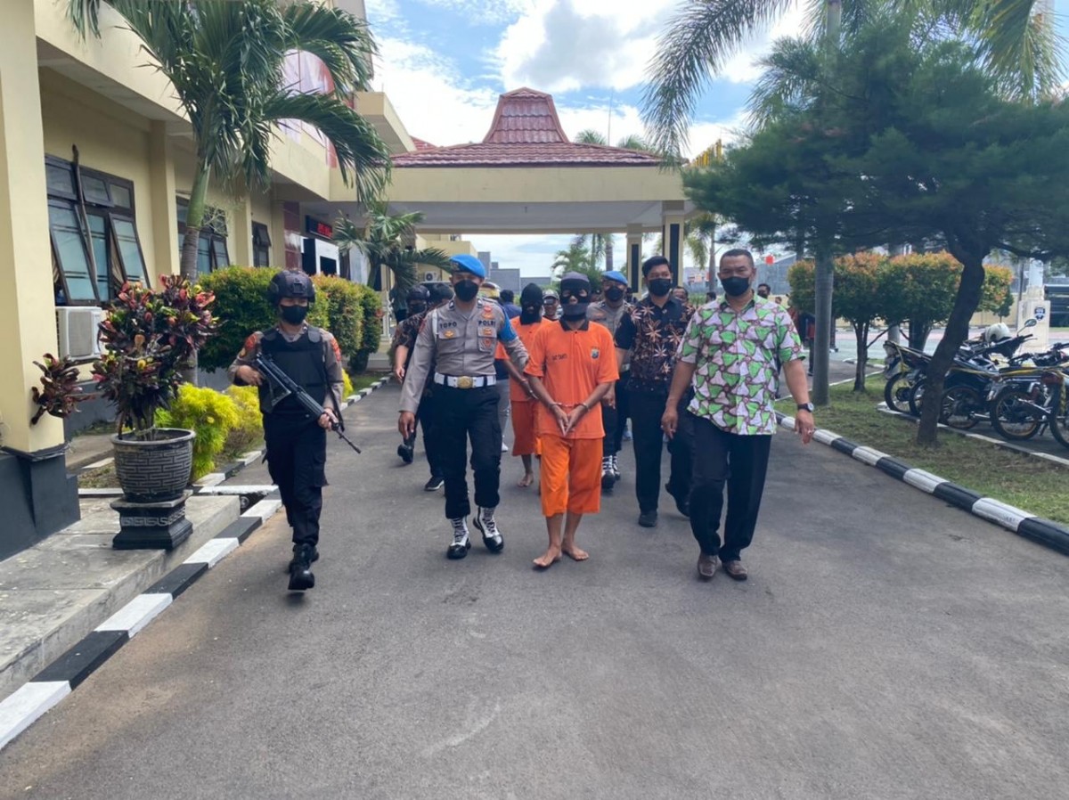 Tersangka pencurian pohon jati.(Foto: Polres Magetan)