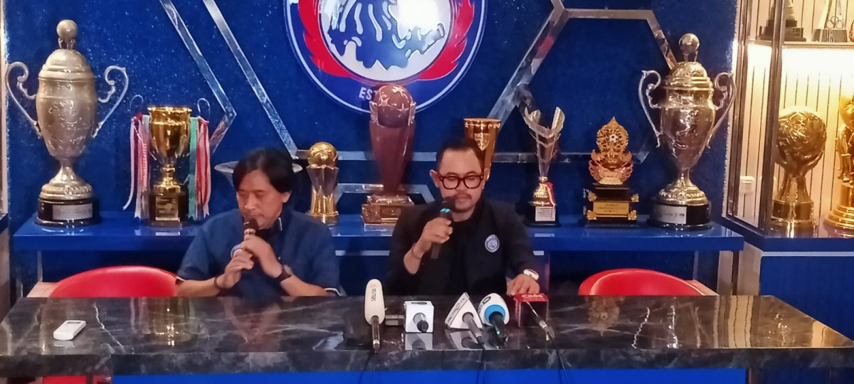 Air Mata Presiden Arema Menetes Teringat Tragedi Kanjuruhan, Siap Terima Sanksi
