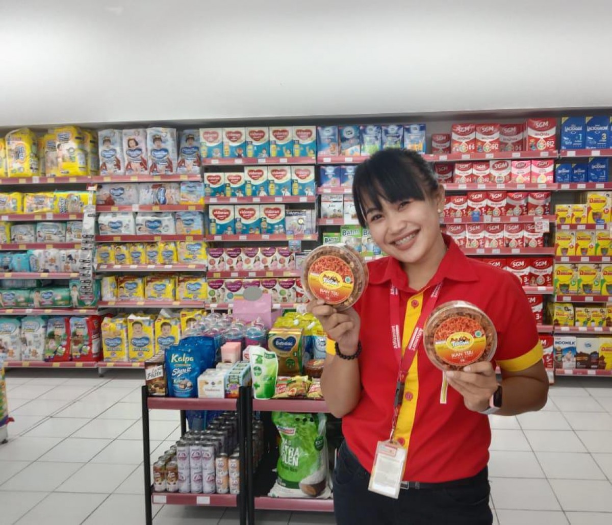 Pelaku UMKM Ini Terbantu Setelah Produknya Dipasarkan di Alfamart