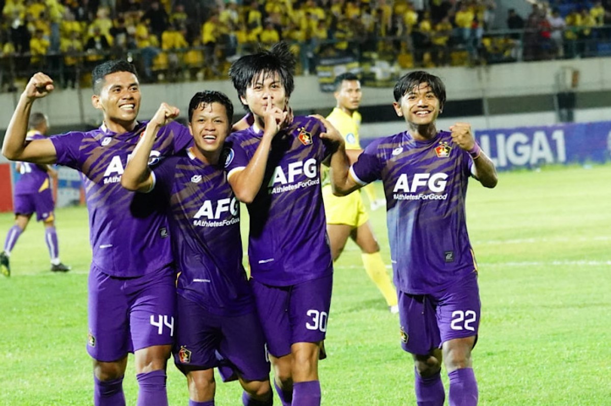 Rendy Juliansyah (nomor 30) dan pemain Persik Kediri merayakan golnya ke gawang Barito Putera. (Foto: Persik Kediri/jatimnow.com)