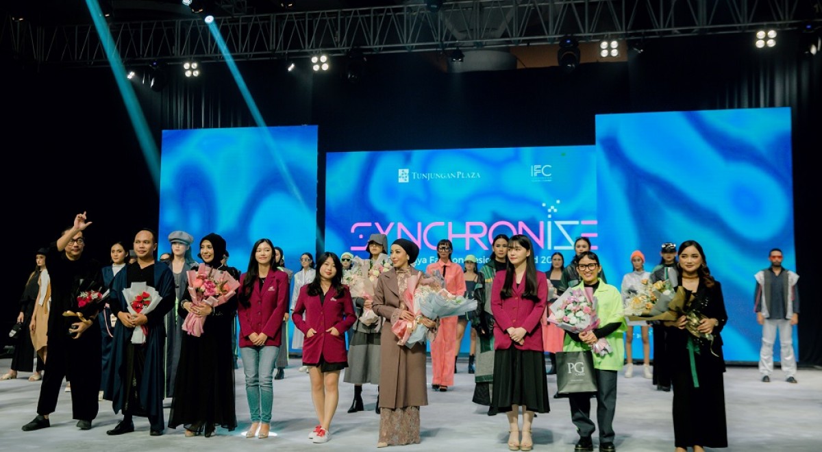 Para performer yang tampil Surabaya Fashion Parade. (Foto: Putra for jatimnow.com)