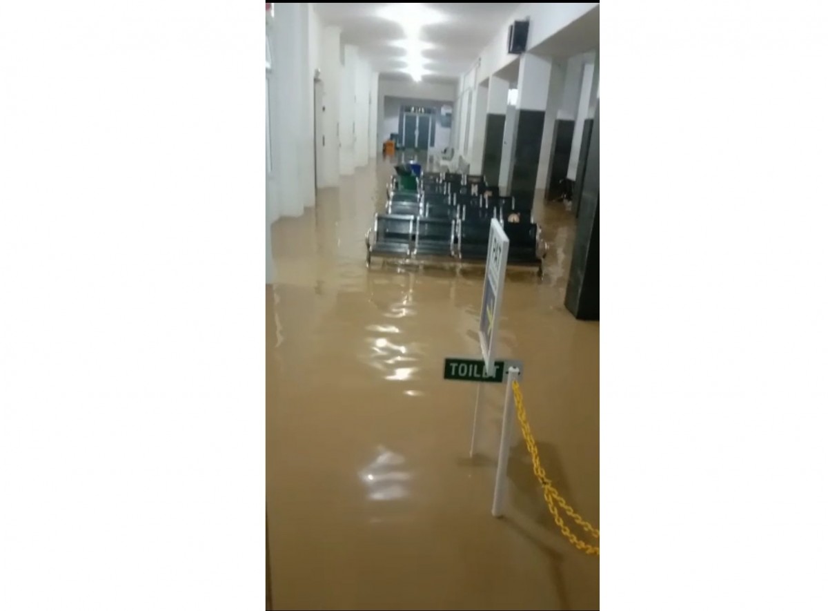 Tangkapan layar ruang di RSUD dr Soedomo yang tergenang banjir.(Foto: Istimewa)
