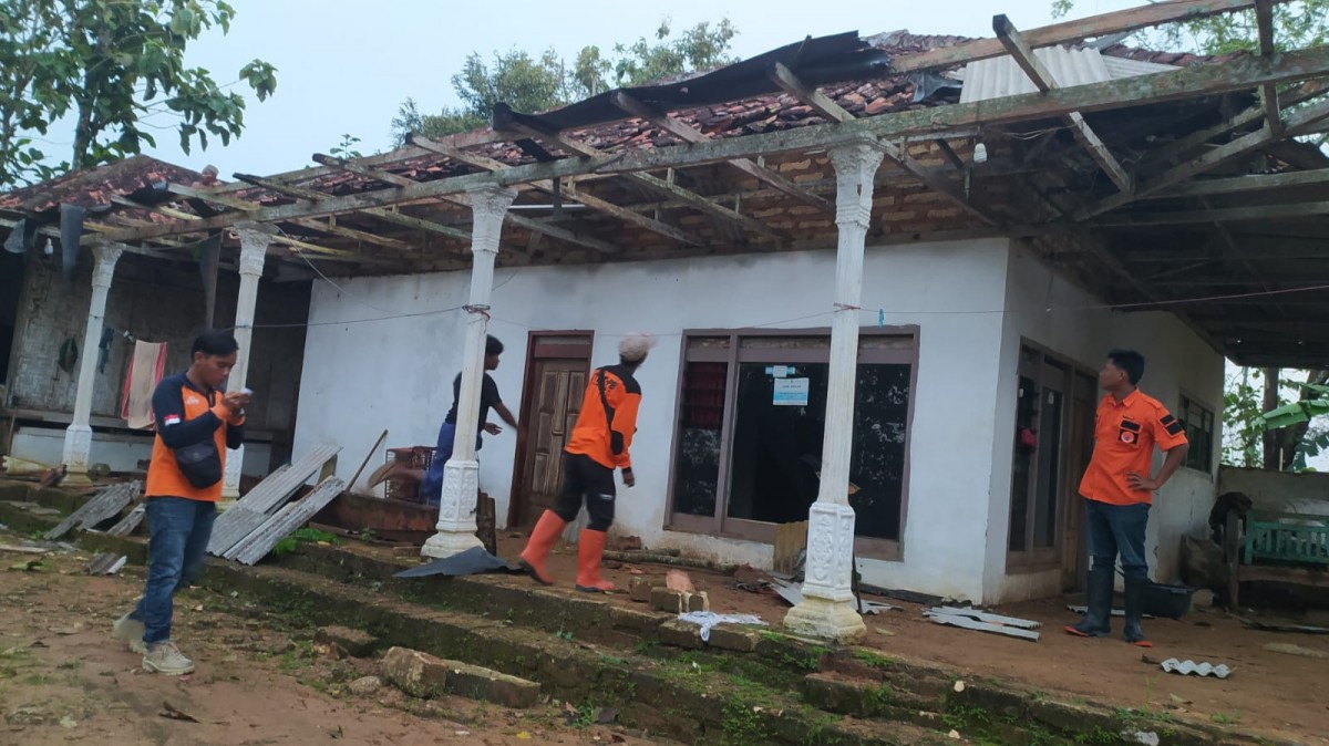 Hujan Angin dan Petir Berpotensi Terjadi di Jatim hingga 6 Oktober 2022