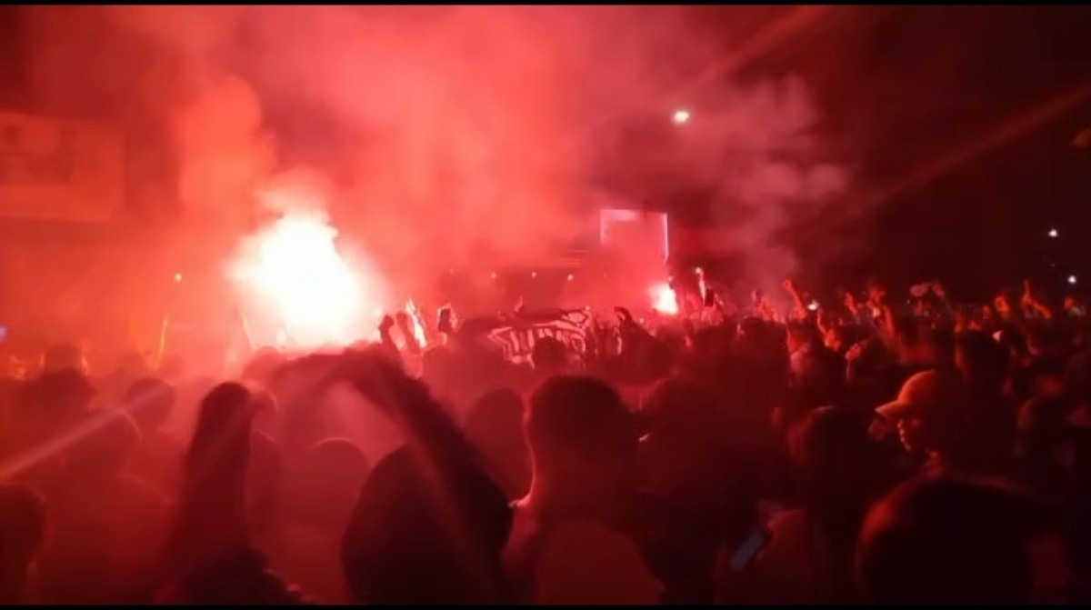 Bonek Gelar Pesta Kemenangan Usai Persebaya Tumbangkan Arema FC