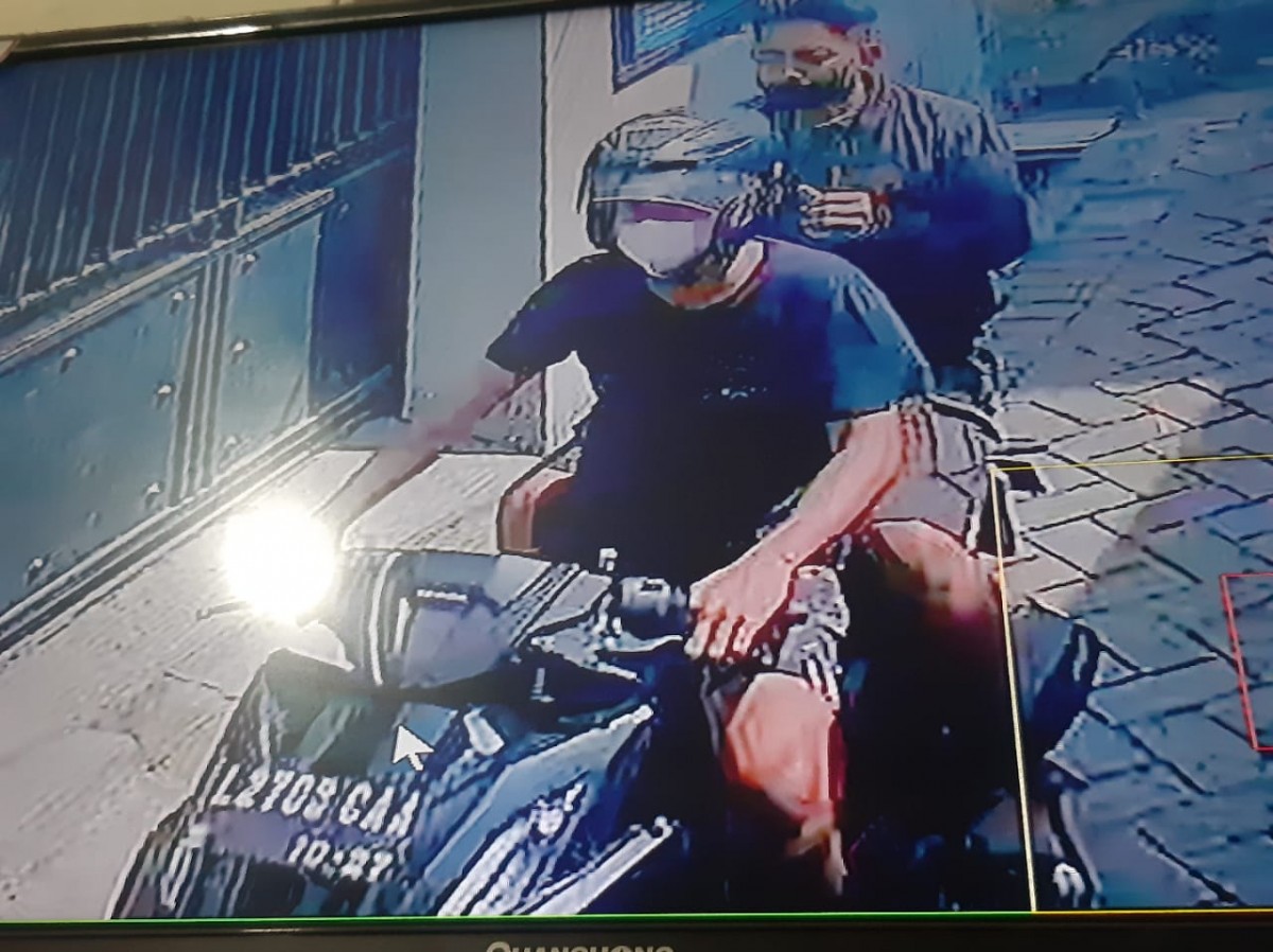 Terduga pelaku (Foto: Tangkapan layar video CCTV)