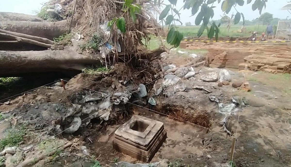 Umpak yang ditemukan pada saat ekskavasi tahap dua di situs Mbah Blawu.(Foto: Elok Aprianto)
