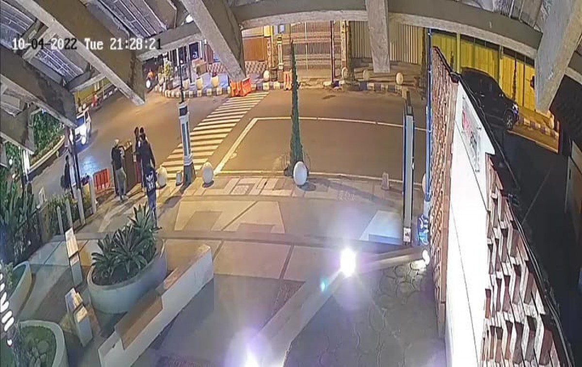 Tangkapan layar video CCTV aksi vandalisme di Taman 0 KM Tulungagung