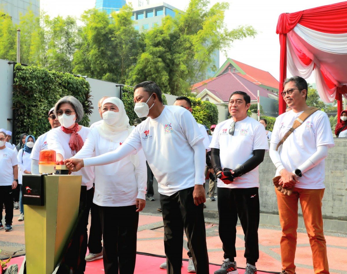 ubernur Jawa Timur Khofifah Indar Parawansa melaunching Sistem Informasi Mobil Literasi dan Edukasi Keuangan (SiMOLEK).  (Foto: Humas Pemprov Jatim)