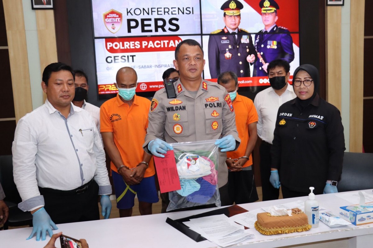 Pres rilis pencabul anak di bawah umur Pacitan. (Foto: Humas Polres Pacitan)