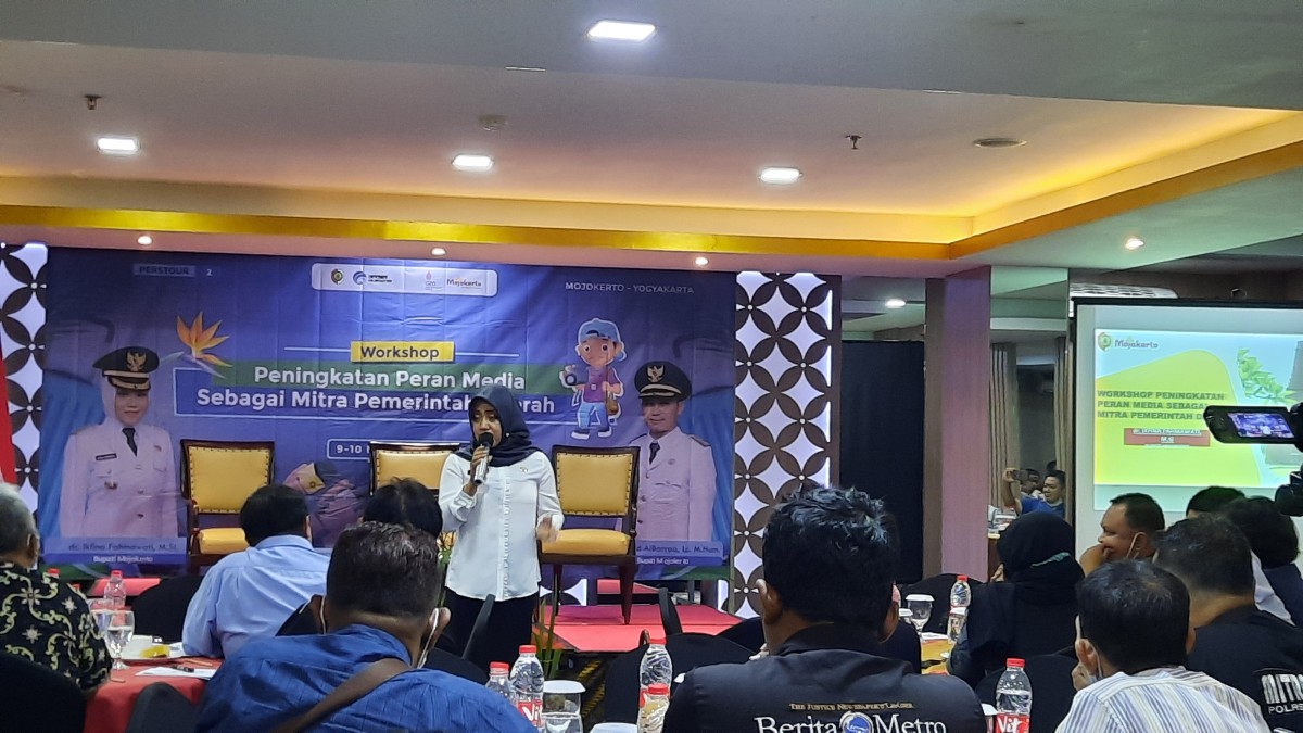 Bupati Mojokerto Ikfina Fahmawati saat mengisi workshop. (Foto: Achmad Supriyadi/jatimnow.com)