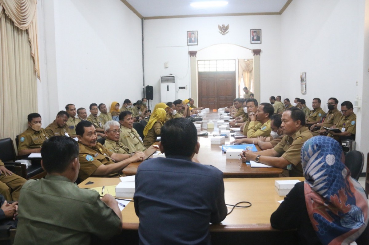 Hearing DPRD, kepala sekolah SMP negeri dan Dinas Pendidikan Ponorogo (Foto: Humas Pemkab Ponorogo)