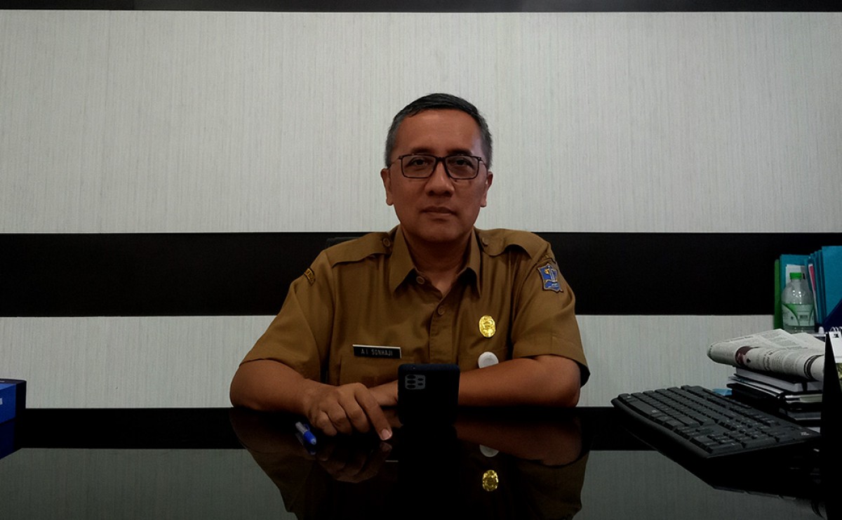 Kadispendukcapil Kota Surabaya, Agus Imam Sonhaji. (foto: Rama Indra/jatimnow.com)