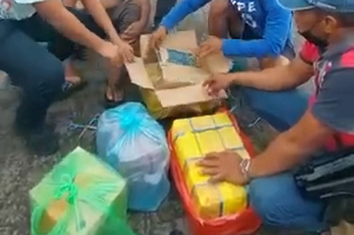 Bahan detonator bom ikan diamankan Ditpolairud Polda Jatim (Foto: Tangkapan layar video amatir yang beredar)