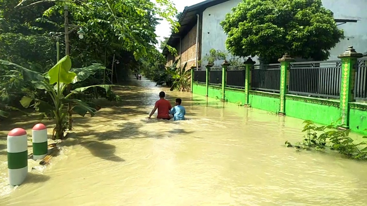 Kondisi Banjir di Desa Ngadiluhur Kecamatan Balen. (Foto-foto: Misbahul Munir/jatimnow.com)