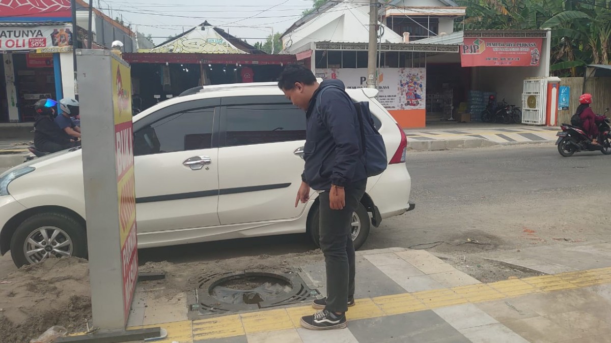 Lubang munculnya bau menyengat. (Foto: Rizki for jatimnow.com)